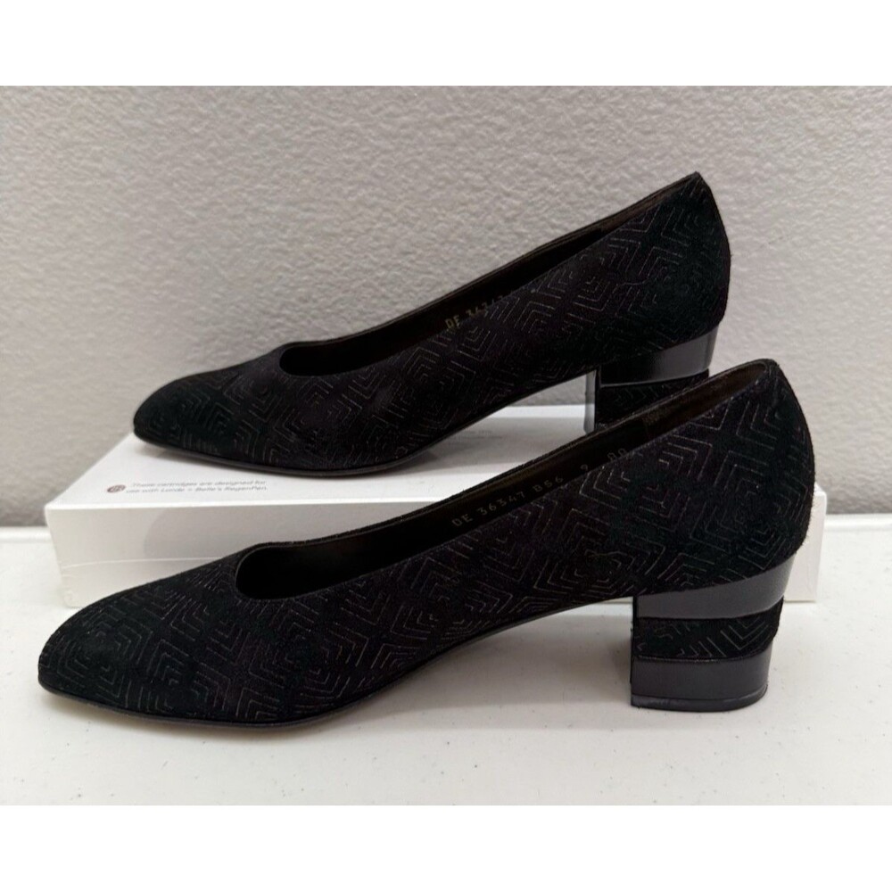 Salvatore Ferragamo Pumps Low Heel Size 9 AA Black Suede Shoes - Picture 2 of 10